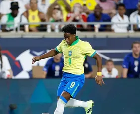 Imagem ilustrativa da imagem Ancelotti dá conselho para Endrick e não descarta convocação para a Copa de 2026