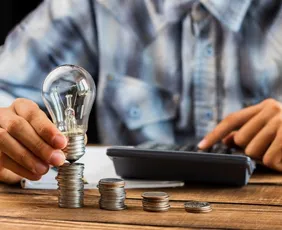 Imagem ilustrativa da imagem Aneel quer que preço da conta de luz mude conforme horário do dia