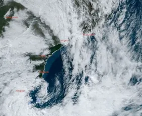 Imagem ilustrativa da imagem Após causar ventos acima de 100 km/h, ciclone perde força e se distancia do litoral