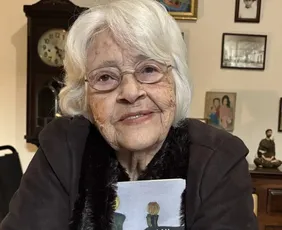 Imagem ilustrativa da imagem Após queda e fraturas, escritora Adélia Prado tem melhora de saúde