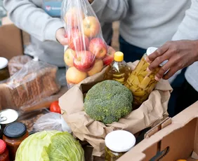 Imagem ilustrativa da imagem Aposentado cai no golpe da cesta básica, mas evita prejuízo de R$ 40 mil