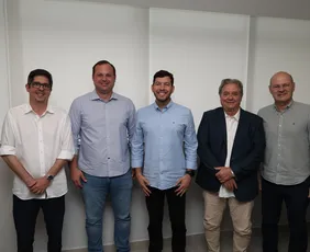 Imagem ilustrativa da imagem "Arnaldinho tem a permissão de ser candidato ao governo", diz Aécio Neves