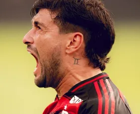 Imagem ilustrativa da imagem Arrascaeta faz melhor temporada no Flamengo e celebra título do Brasileirão