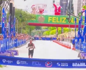 Imagem ilustrativa da imagem Atleta da Tanzânia vence São Silvestre e desmaia; brasileira fica em 3º