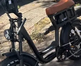 Imagem ilustrativa da imagem Bandidos roubam bike elétrica e agridem advogada na Praia do Canto