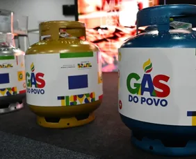 Imagem ilustrativa da imagem Caixa distribui vale recarga do Gás do Povo em dez capitais; veja quais são