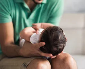 Imagem ilustrativa da imagem Câmara aprova ampliação gradual da licença-paternidade para 20 dias