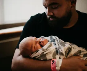 Imagem ilustrativa da imagem Câmara deve votar na próxima semana aumento gradual da licença-paternidade