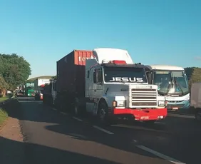 Imagem ilustrativa da imagem Caminhoneiros dizem que vão cruzar os braços a partir desta quinta-feira