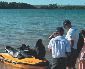 Imagem ilustrativa da imagem Capitania multa 83 por infrações em lanchas e motos aquáticas