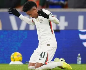 Imagem ilustrativa da imagem Chelsea elimina Wolves em jogaço de 7 gols e cavadinha de Estêvão