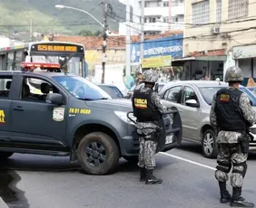 Imagem ilustrativa da imagem Cinco PMs são presos por crimes em megaoperação no Rio