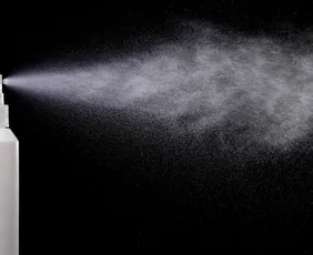 Imagem ilustrativa da imagem Cláudio Castro autoriza venda de spray de pimenta para mulheres em farmácias do Rio