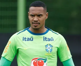 Imagem ilustrativa da imagem Com Hugo Souza lesionado, Ancelotti convoca o goleiro John, ex-Botafogo