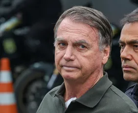 Imagem ilustrativa da imagem Começa cirurgia de Jair Bolsonaro para correção de hérnia