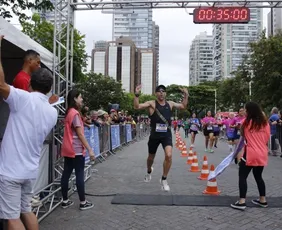 Imagem ilustrativa da imagem "Comecei a correr para dar orgulho ao meu filho”, diz vencedor dos 10km