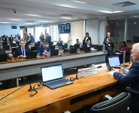 Imagem ilustrativa da imagem Comissão do Senado aprova fim da escala 6x1 em votação relâmpago