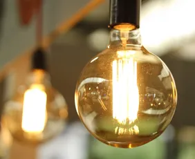 Imagem ilustrativa da imagem Conta que não fecha: energia cara impede salários maiores e novos empregos