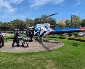 Imagem ilustrativa da imagem Criança de 2 anos é resgatada de helicóptero após se queimar com água quente no ES