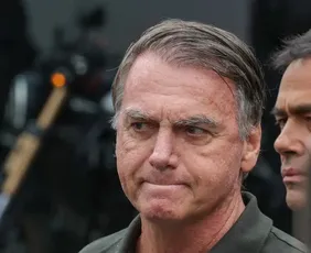Imagem ilustrativa da imagem Defesa de Bolsonaro reitera pedido por cirurgia e prisão domiciliar