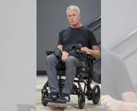 Imagem ilustrativa da imagem Diagnosticado com ELA, ator de 'Grey's Anatomy' é visto em cadeira de rodas