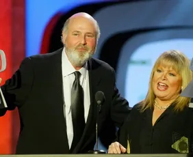 Imagem ilustrativa da imagem Diretor Rob Reiner e sua mulher são encontrados mortos em Los Angeles