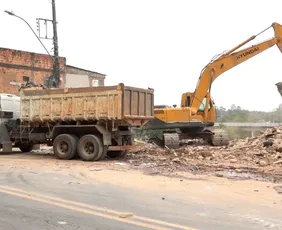 Imagem ilustrativa da imagem Doze famílias são impactadas com demolições de prédios em Vila Velha