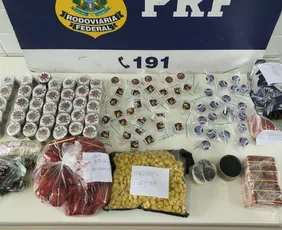 Imagem ilustrativa da imagem Dupla é detida com 3,3 kg de drogas durante abordagem da PRF na BR-101