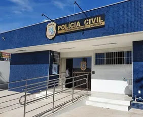 Imagem ilustrativa da imagem Dupla é presa por tentar furtar moto em frente a Delegacia