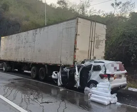 Imagem ilustrativa da imagem Em Gravatá, colisão na BR-232 deixa quatro feridos, incluindo uma recém-nascida