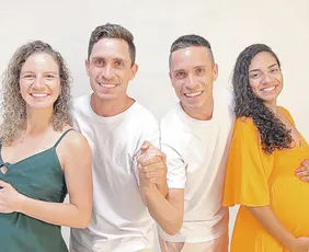 Imagem ilustrativa da imagem Em sintonia: gêmeos do ES, que se casaram no mesmo dia, vão ser pais