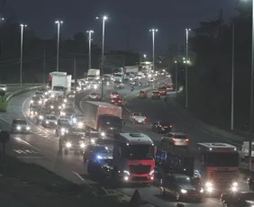 Imagem ilustrativa da imagem Empresários capixabas criticam atual estado da BR-262: "Horas de fila no trânsito"