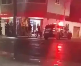 Imagem ilustrativa da imagem Encapuzados baleiam mulher e adolescente dentro de bar em Linhares