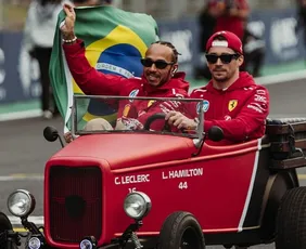 Imagem ilustrativa da imagem "Falem menos e foquem na pilotagem", repreendeu presidente da Ferrari