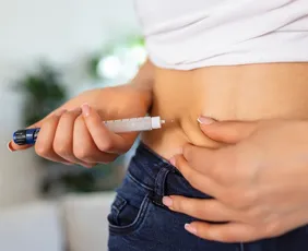 Imagem ilustrativa da imagem Falta nas farmácias: corrida por emagrecimento provoca “apagão” de Mounjaro