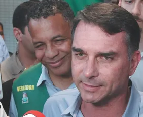 Imagem ilustrativa da imagem "Filho 01", Flávio Bolsonaro destaca diferenças do pai: "Sempre fui mais centrado"