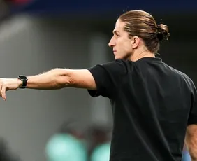 Imagem ilustrativa da imagem Filipe Luís não vê PSG imbatível e reforça DNA do Flamengo em final