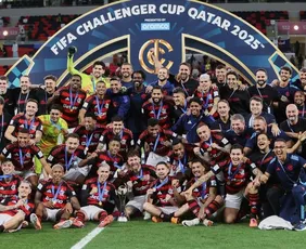 Imagem ilustrativa da imagem Flamengo explora bola parada e zagueiros artilheiros, vence Pyramids e pega o PSG