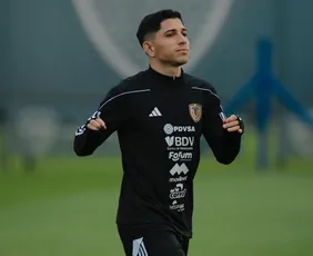 Imagem ilustrativa da imagem Fluminense fecha com Savarino e entra em campo animado