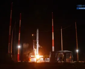 Imagem ilustrativa da imagem Foguete explode após anomalia em lançamento comercial inédito no Brasil