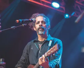 Imagem ilustrativa da imagem Fusão inédita de congo e folk em novo projeto de Sandrera