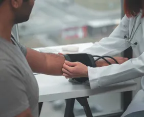 Imagem ilustrativa da imagem Futuros médicos erraram questões sobre dengue e remédios