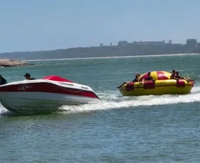 Imagem ilustrativa da imagem “Giro maluco”: conheça o disco inflável, nova atração nas praias do Espírito Santo