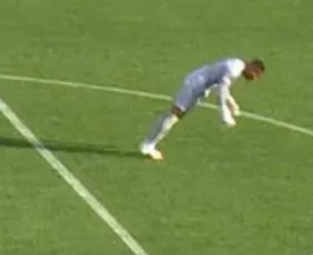 Imagem ilustrativa da imagem Goleiro do Sudão desmaia em jogo, mas fica em campo