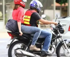 Imagem ilustrativa da imagem Governo Lula vai liberar faixa azul para motos em todas as cidades do país