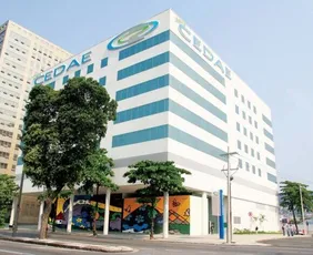 Imagem ilustrativa da imagem Helicóptero a serviço da Cedae é alvo de disparos no RJ; homem a bordo é atingido