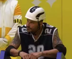 Imagem ilustrativa da imagem Henri Castelli tem convulsão na Prova do Líder e é atendido por médicos