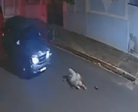 Imagem ilustrativa da imagem Homem bêbado atropela trio, mata idosa e é solto após pagar fiança em SP