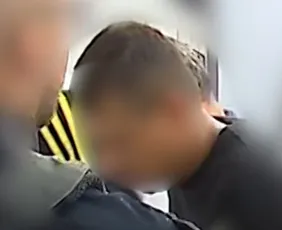 Imagem ilustrativa da imagem Homem é preso após agredir colegas de trabalho com uma faca na Serra