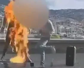 Imagem ilustrativa da imagem Homem é preso após incendiar estátua de Cristiano Ronaldo em Portugal